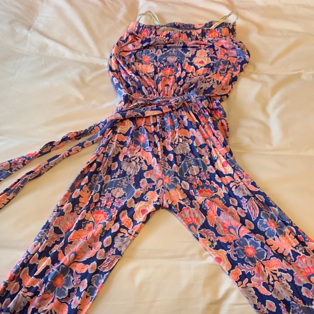 Lily Pulitzer jumpsuit. Cinches at waist with tie. Groove style pants